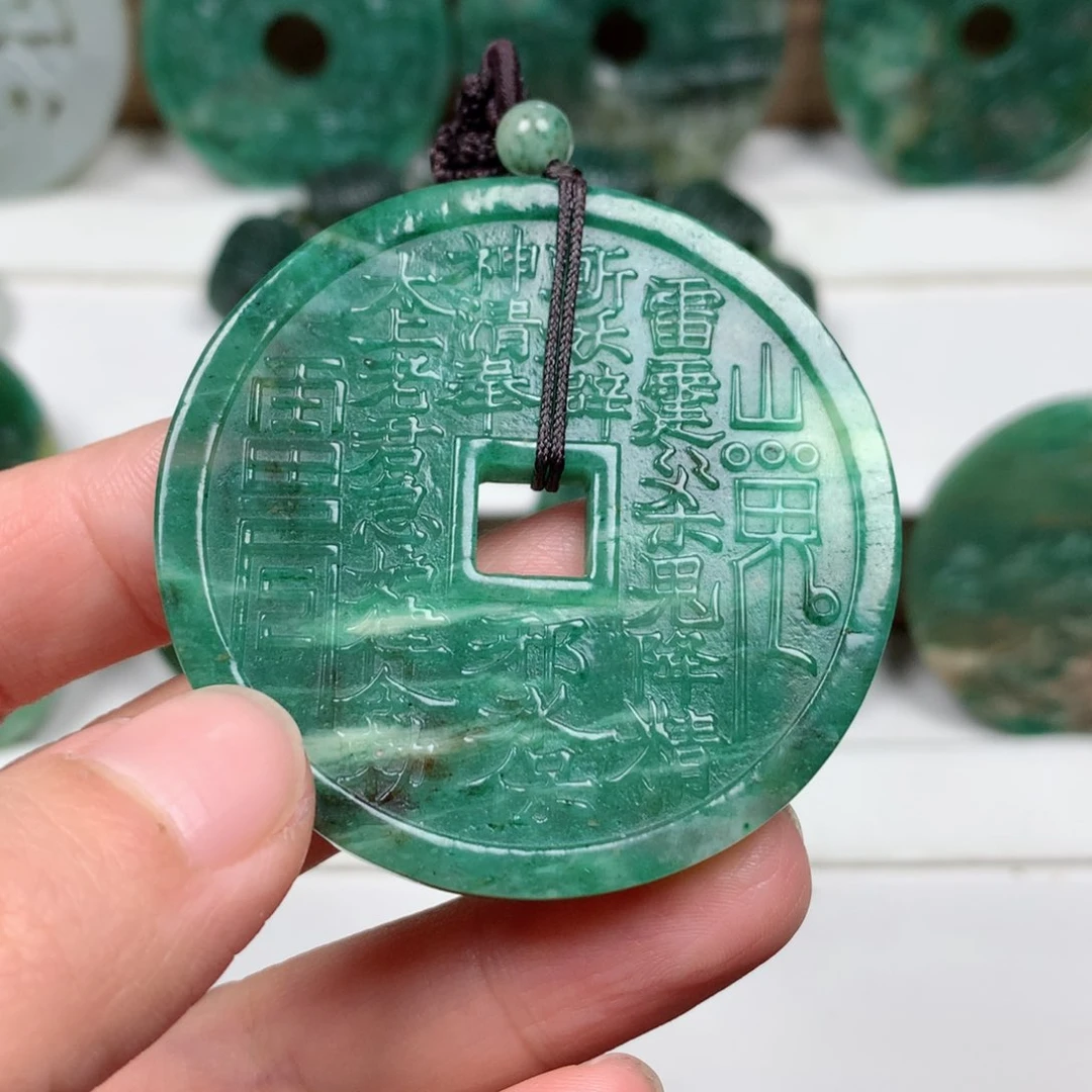 独山玉颈饰未镶嵌