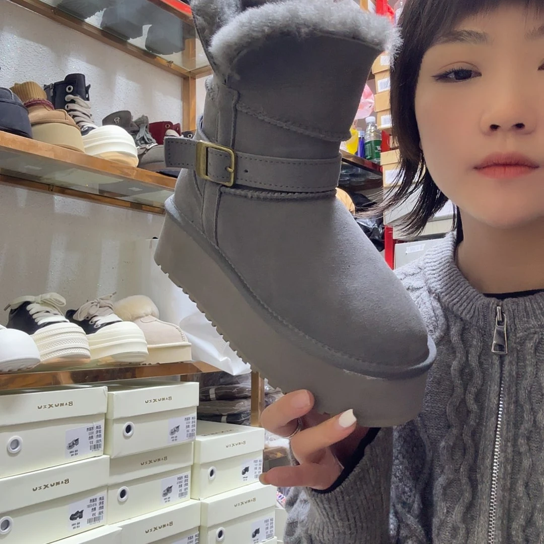 35码灰色一粒扣雪地靴