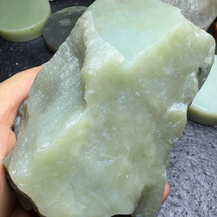 和田玉（糖玉）未镶嵌珠宝奇石