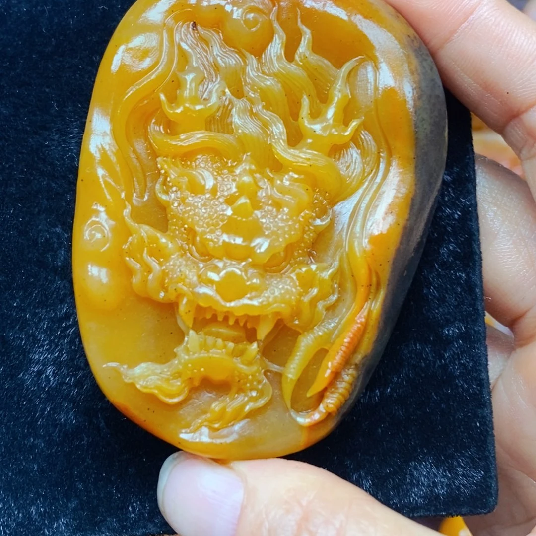未镶嵌石英质玉（黄龙玉）颈饰