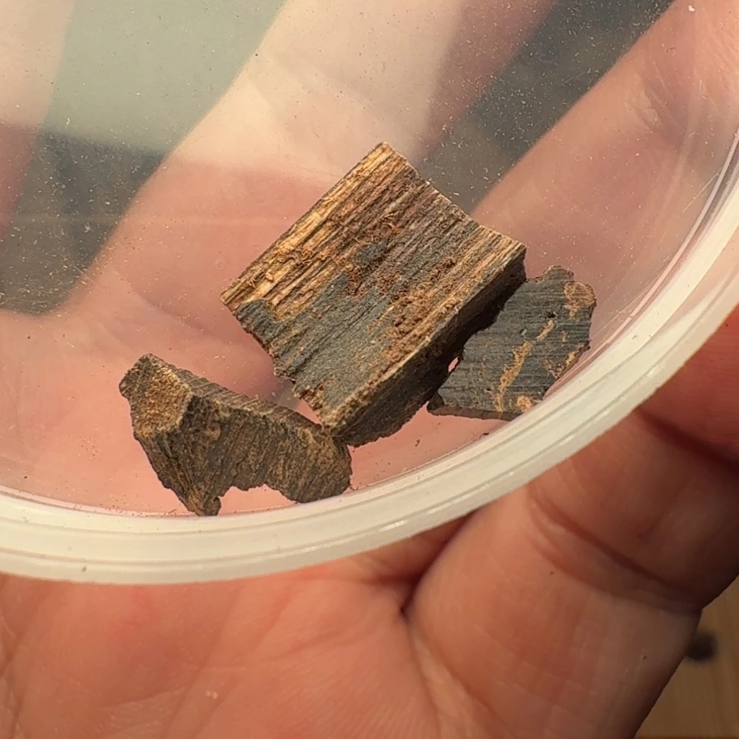 江***也沉香正区文莱黑棋碎料