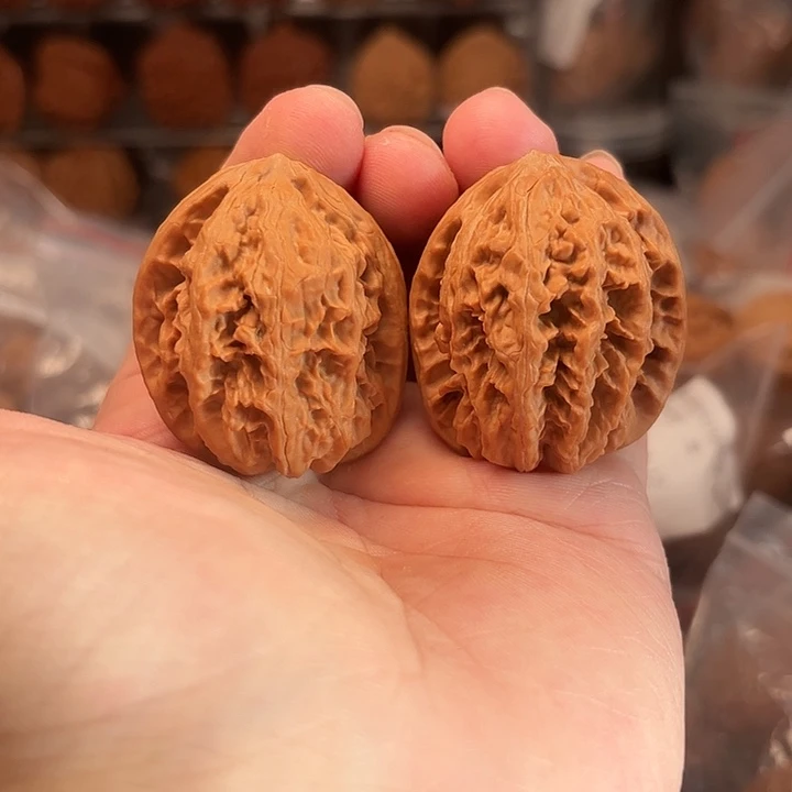 1文玩核桃粗筋虎37-523