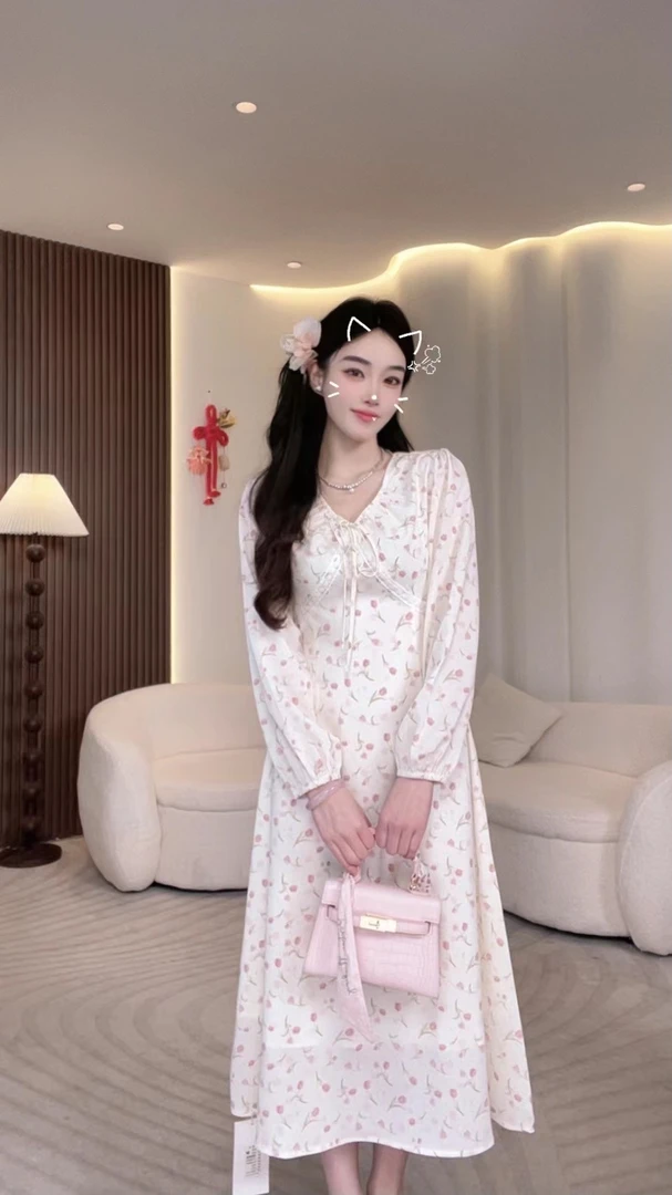 高腰显瘦气质碎花a字裙春秋新款氛围感温柔小个子别致连衣裙