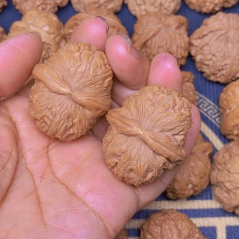 【闪购商品】文玩核桃吊坠牧*黄尖元宝43