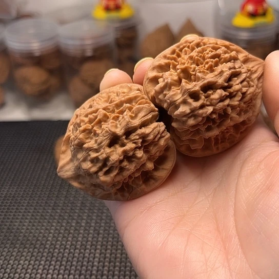 官帽红皮老树核桃核桃