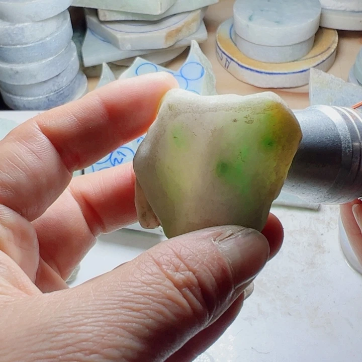 翡翠颈饰未镶嵌翡翠片料