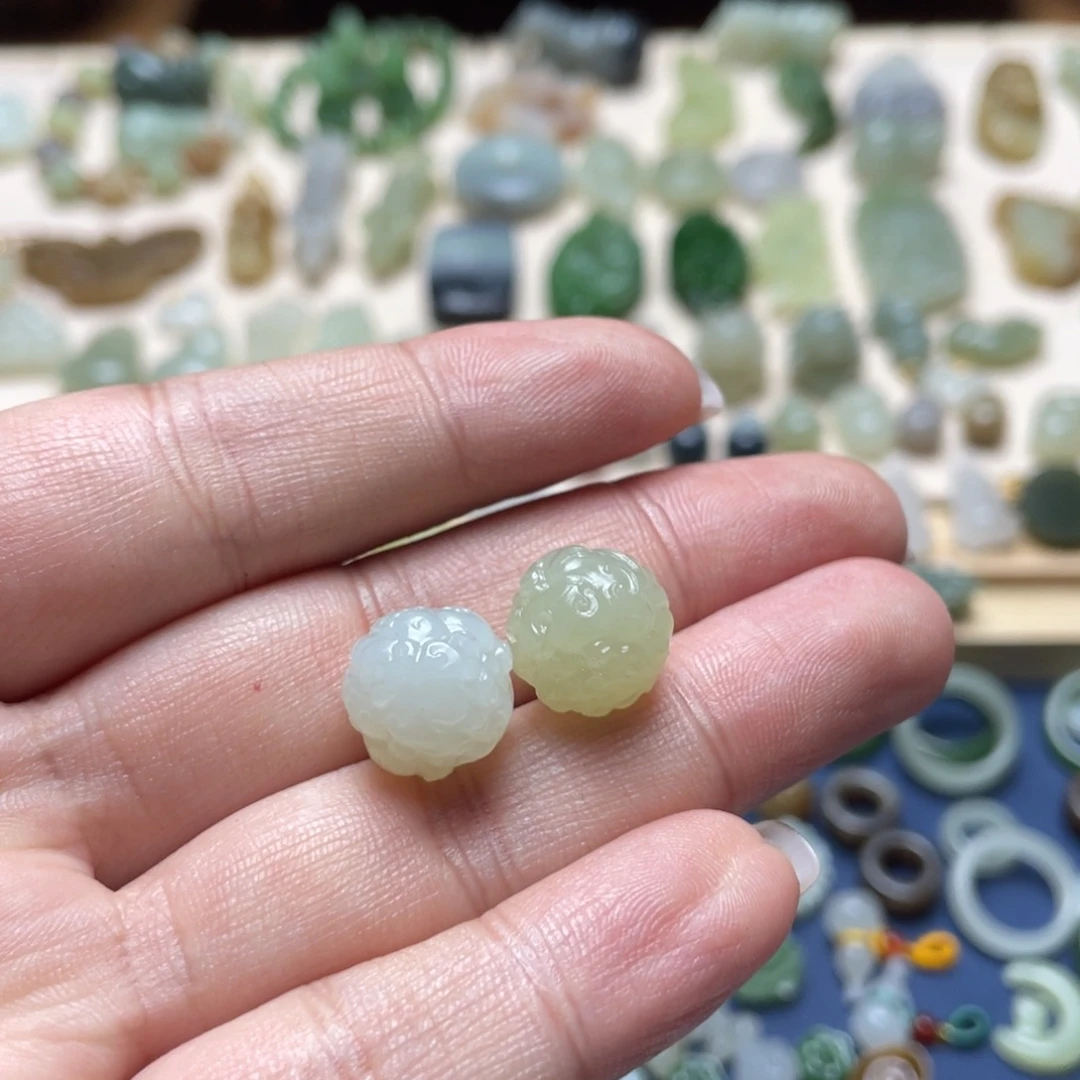 和田玉未镶嵌吊坠(不含链)一个