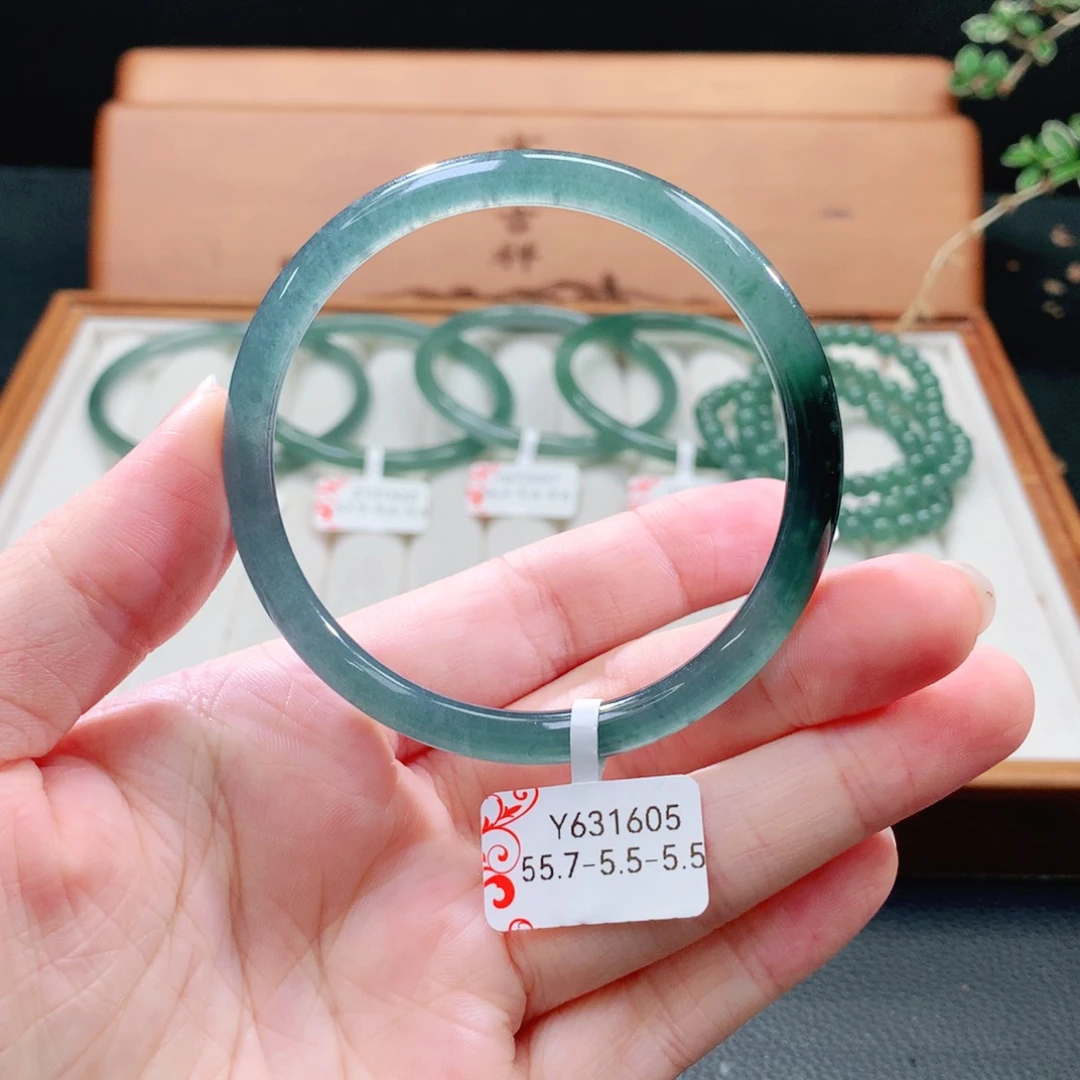 翡翠手镯（圆镯）未镶嵌
