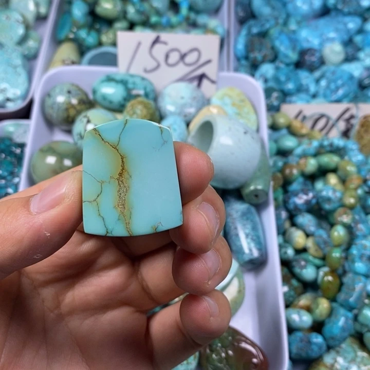 绿松石未镶嵌颈饰