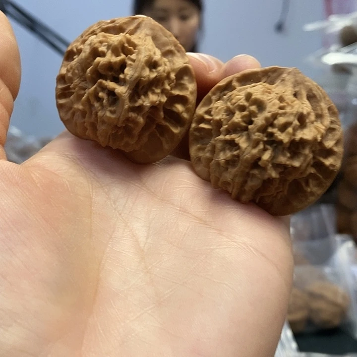 把件文玩核桃41.5红皮乾隆纹