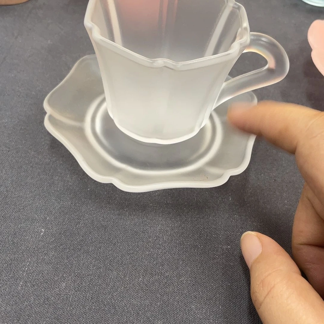 搪瓷杯子里还有很多东西