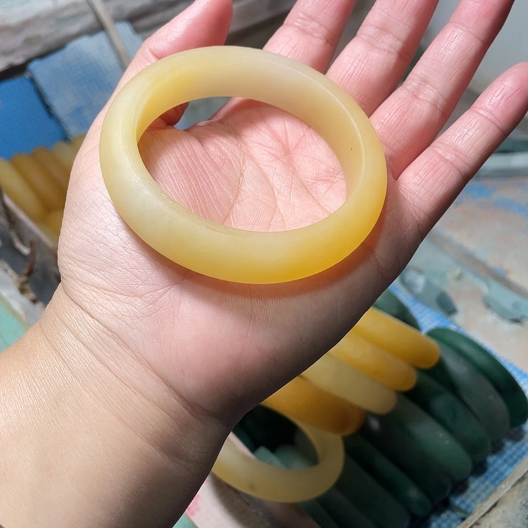 *****石英岩玉未镶嵌手镯定制加工