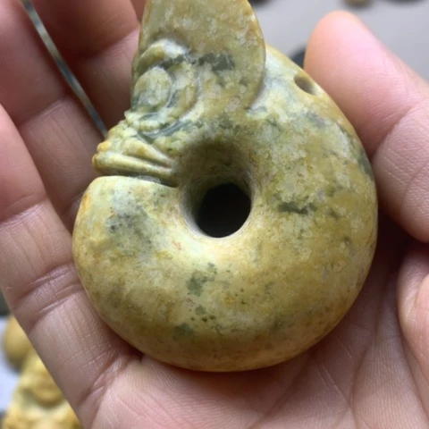 【闪购商品】未镶嵌岫岩河磨玉（透闪石质玉）把件