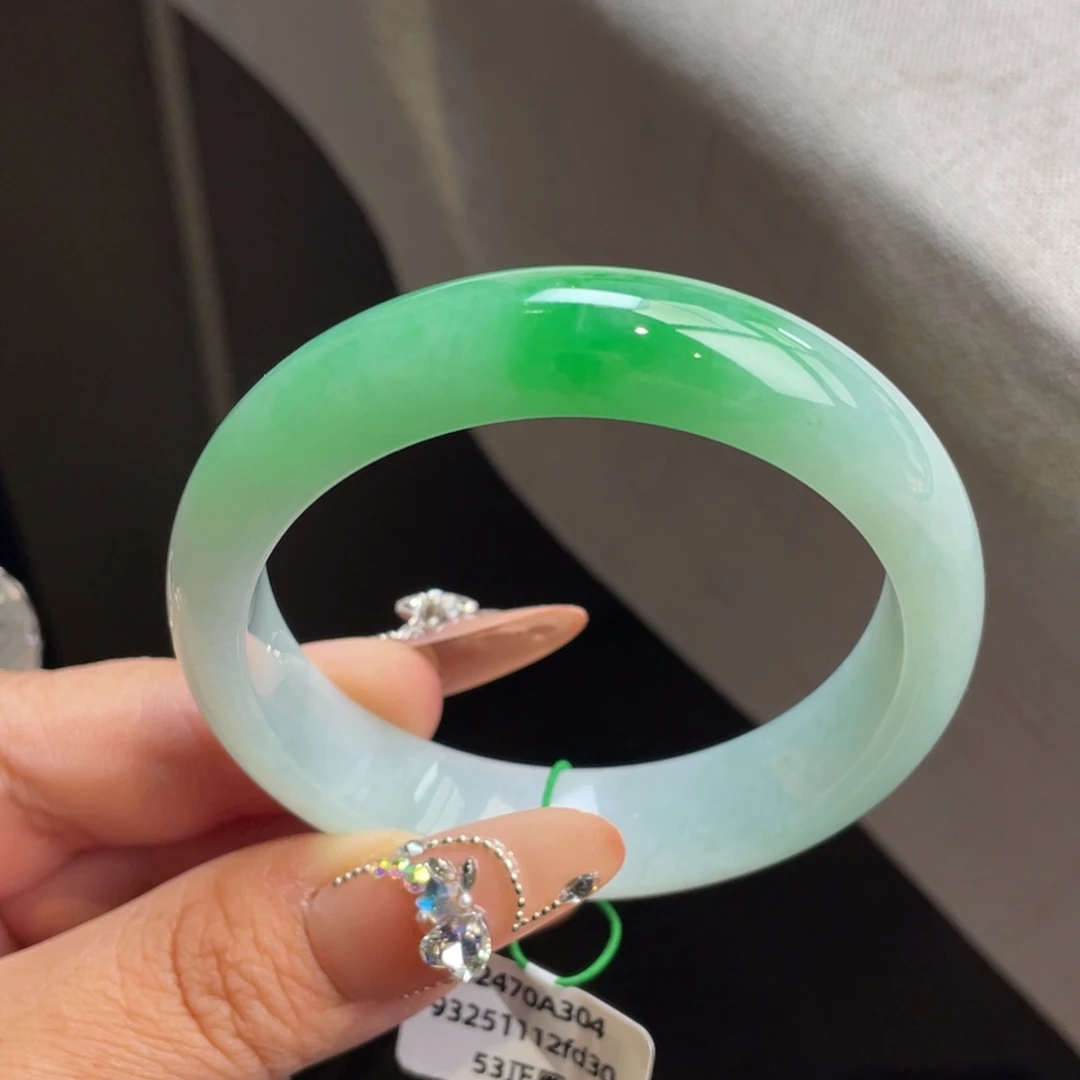 翡翠未镶嵌手镯阳绿白底青正圈手镯