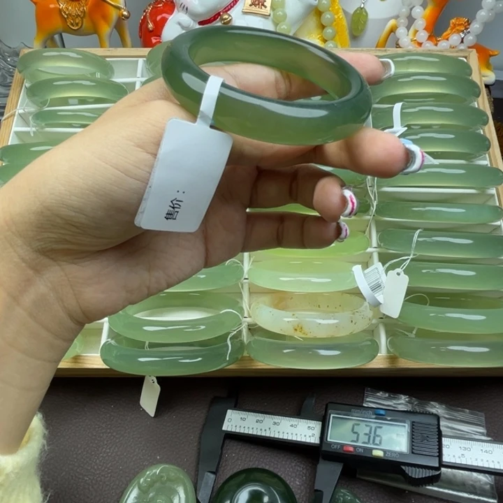 腼***皮岫玉未镶嵌手镯岫玉手镯