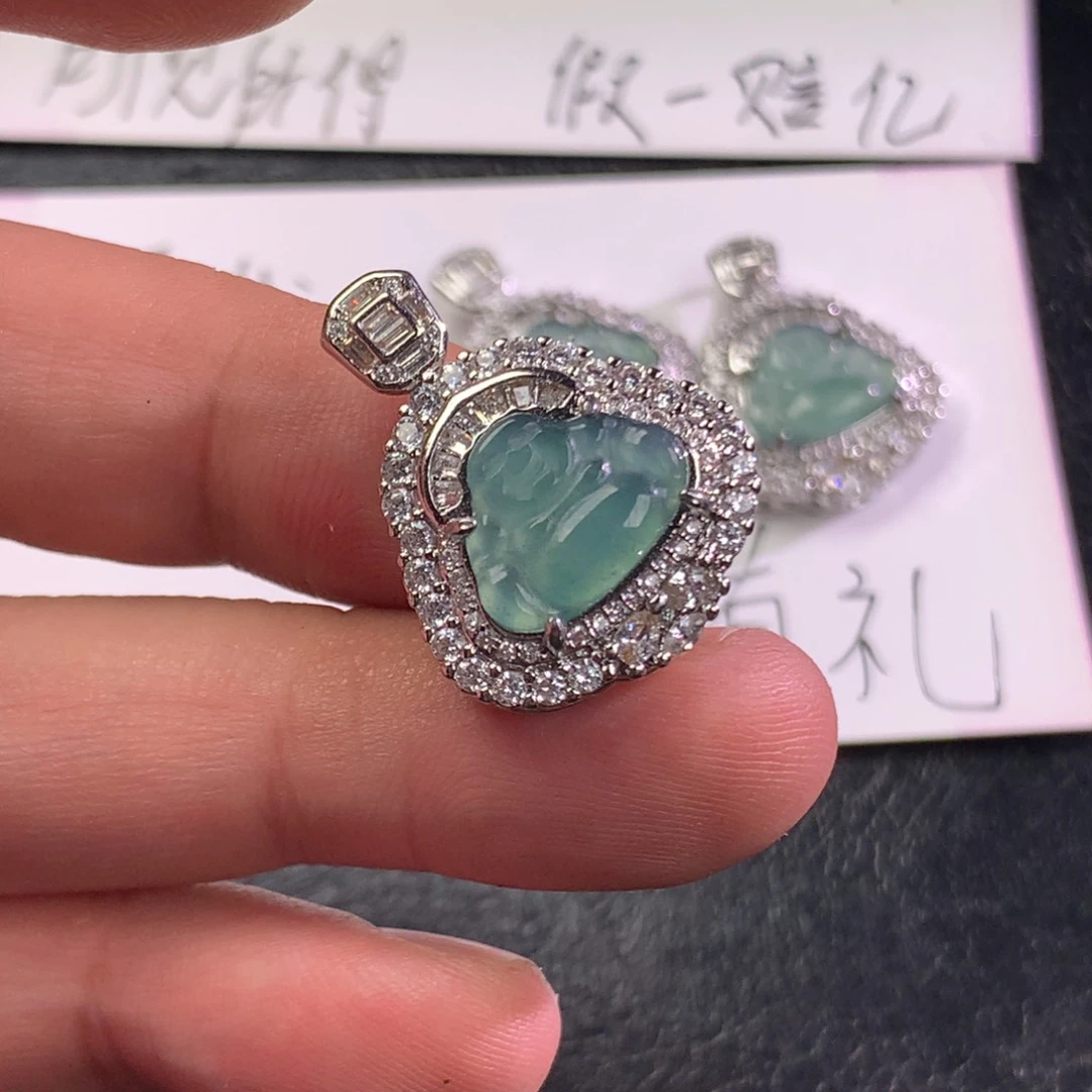 翡翠未镶嵌颈饰芳***享佛公