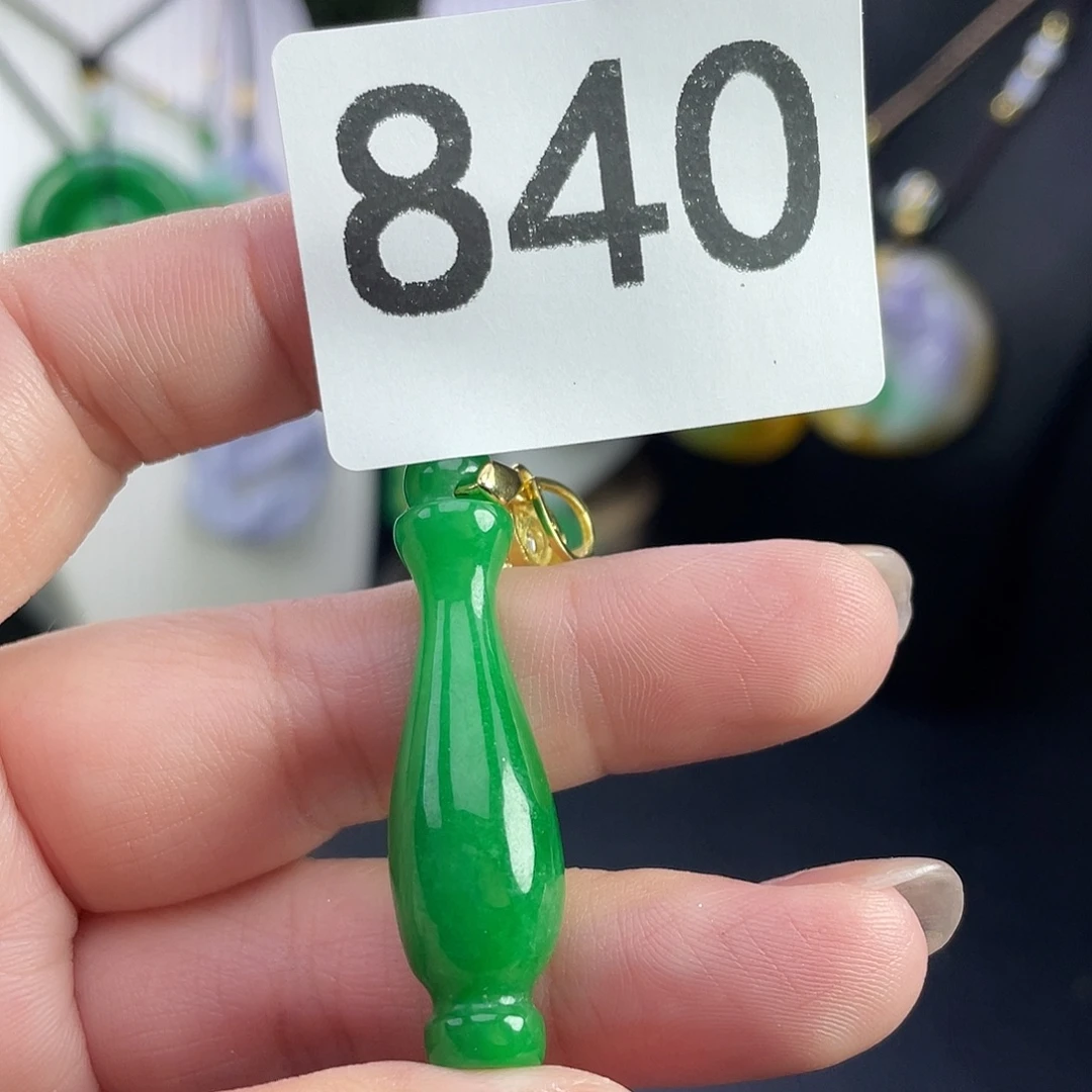 翡翠未镶嵌吊坠(赠链)