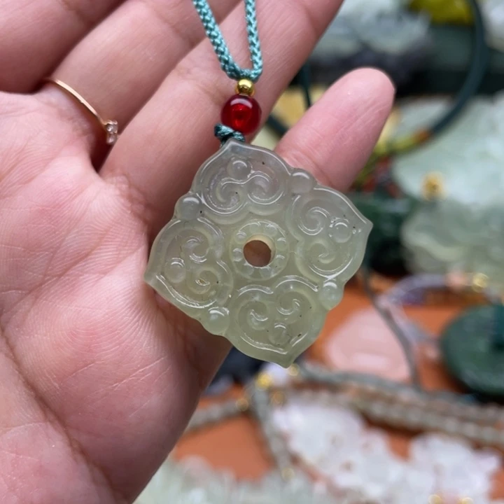 岫玉未镶嵌吊坠毛衣链