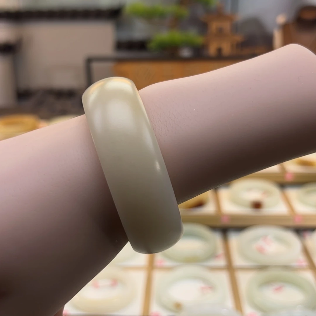 和田玉未镶嵌手镯1