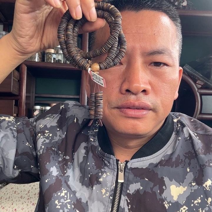 ****.沉香手串卡8的沉水45克