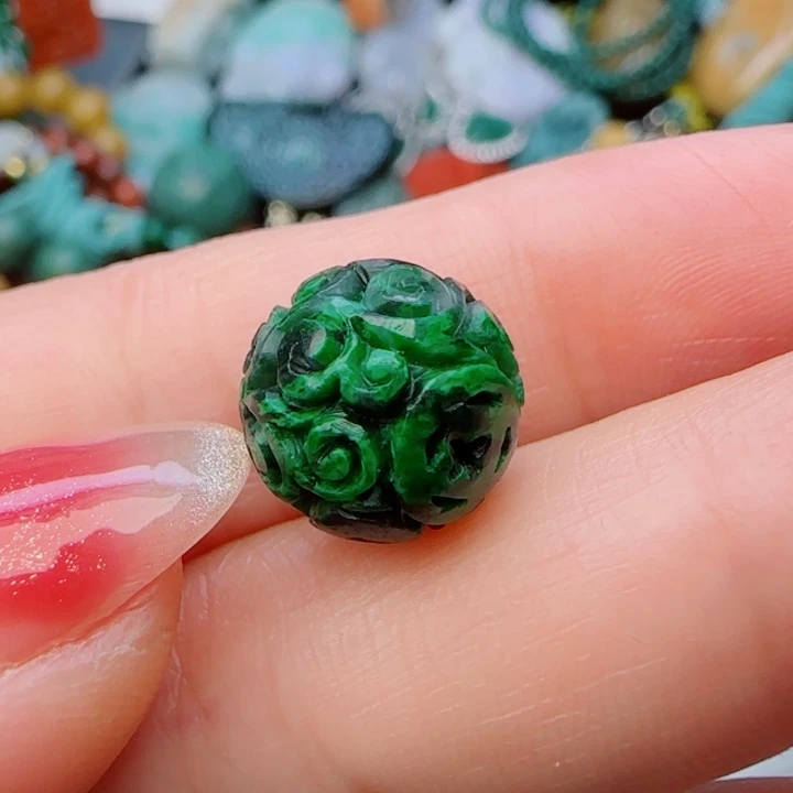 翡翠颈饰未镶嵌秋**美天然A货