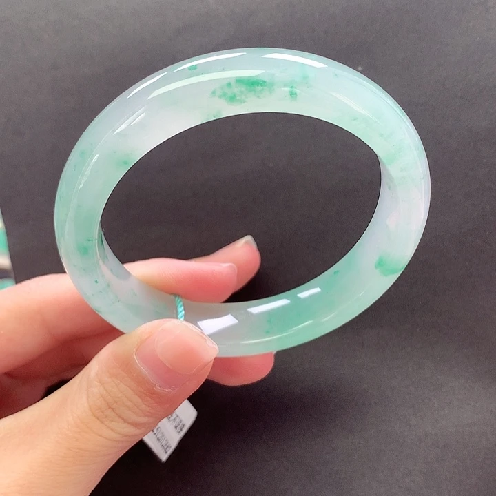 未镶嵌手镯石英质玉雅****了