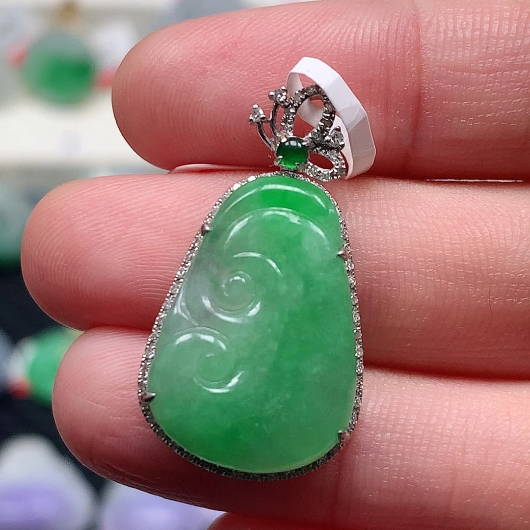 颈饰18K金镶嵌翡翠翡翠吊坠