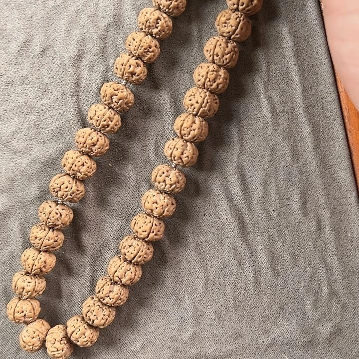 金刚菩提吊坠凹的梅花手持