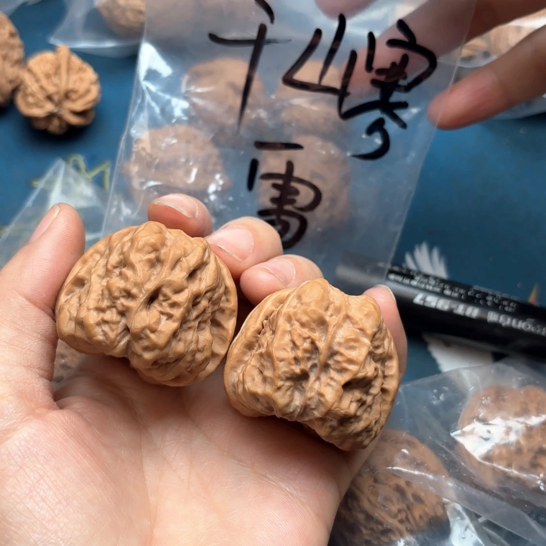 文玩核桃吊坠千**雪蛤蟆头