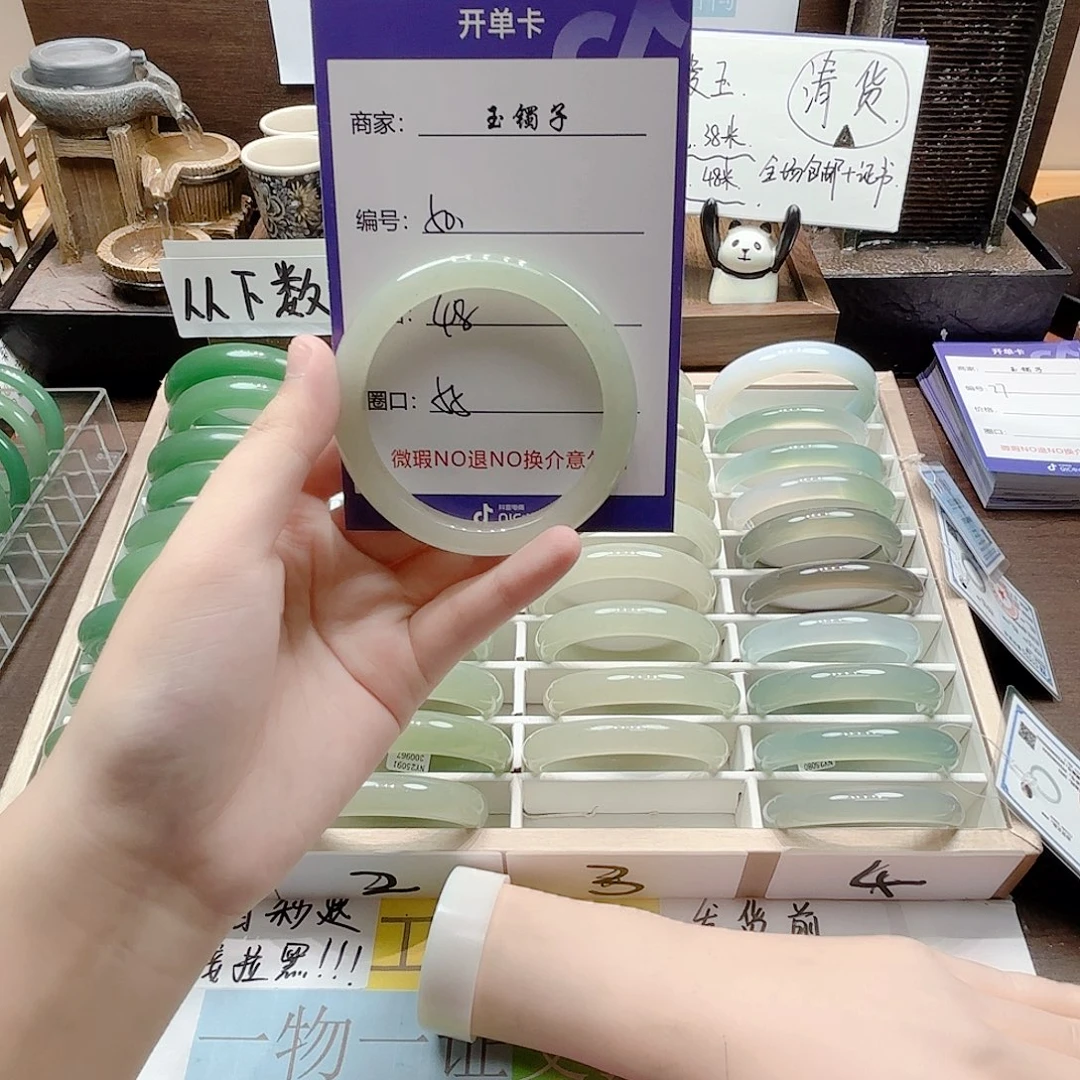 未镶嵌手镯石英岩玉50