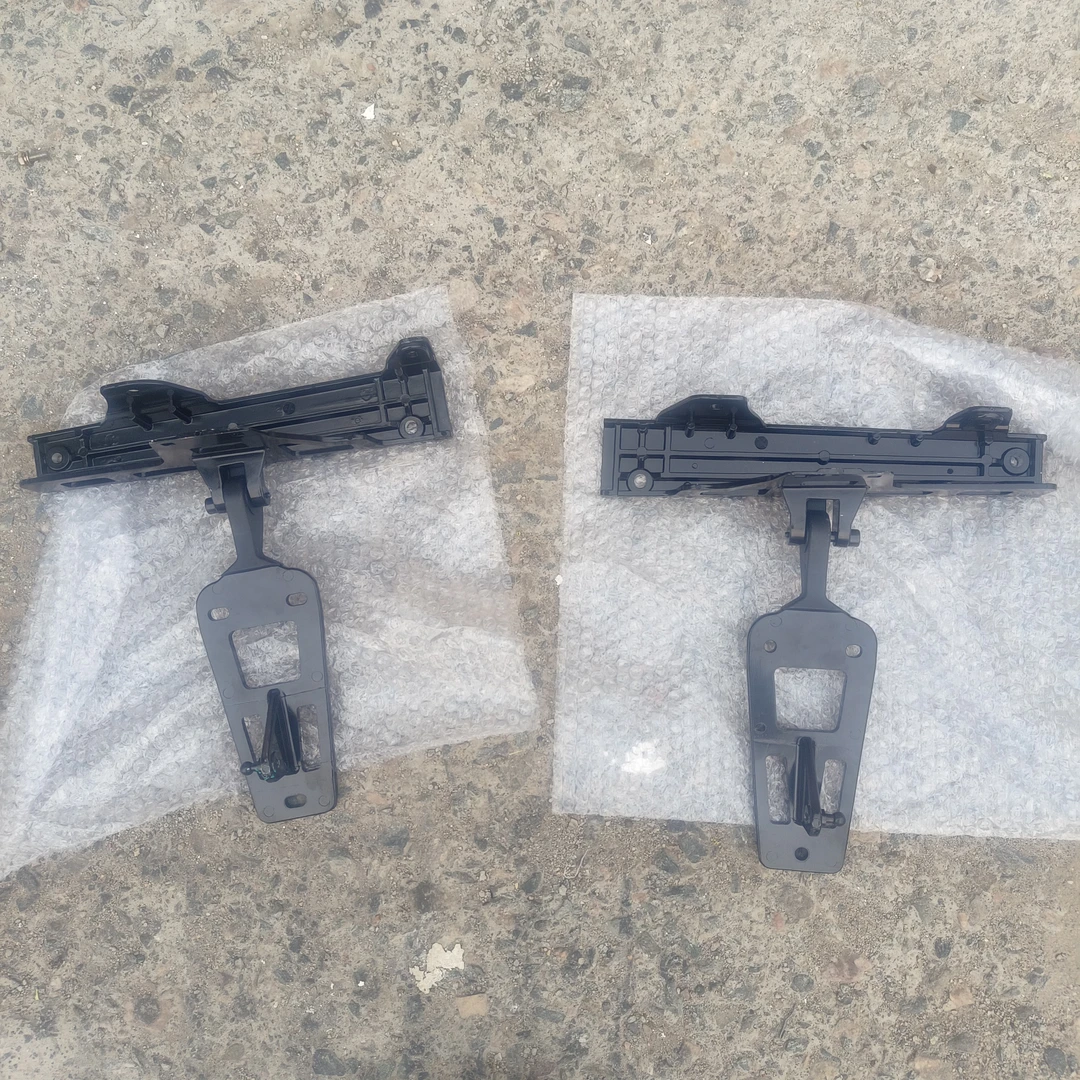 适用于福田欧曼原厂银河面板扶手支座带合页总成