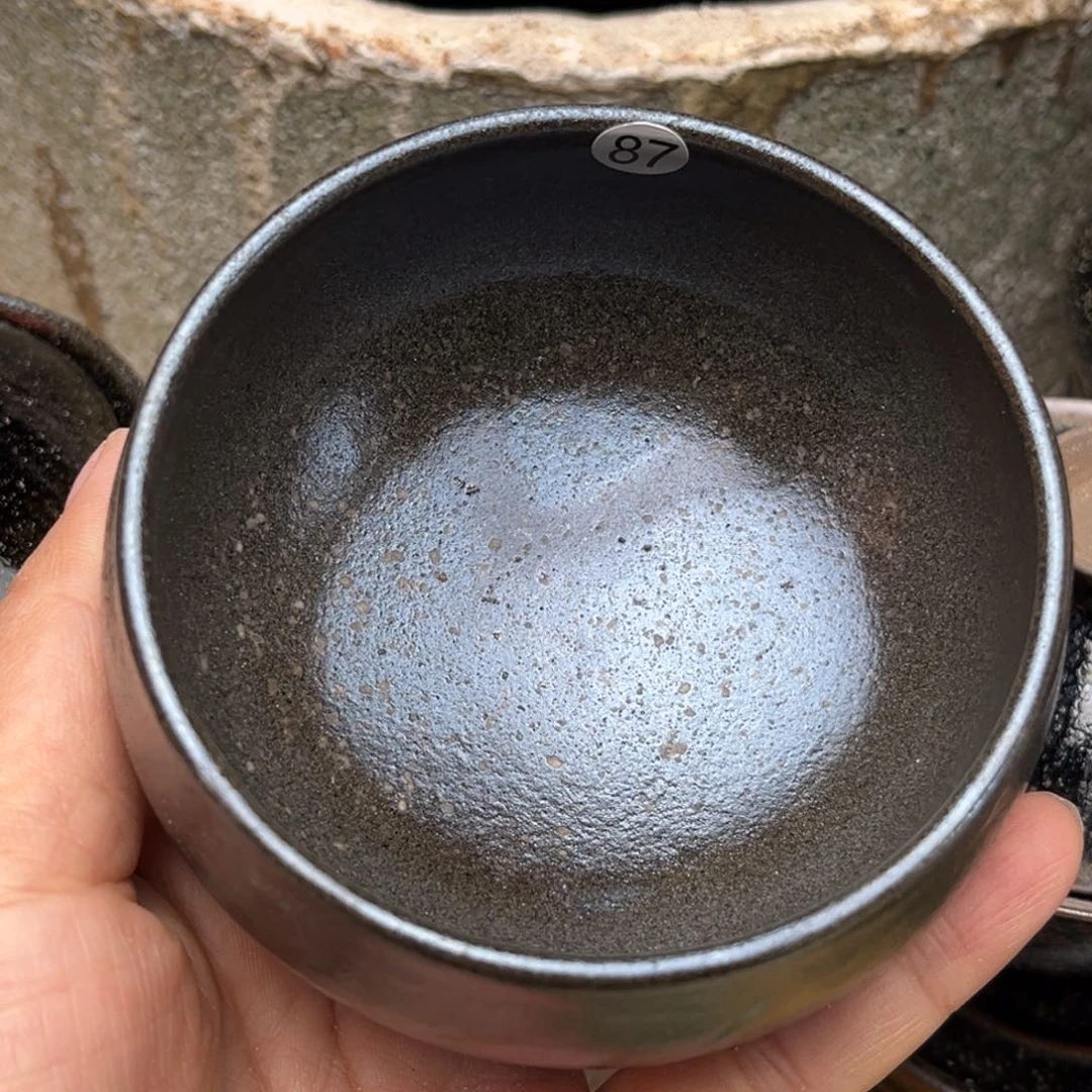 茶盏义兴龙窑坚持真柴烧落灰烧