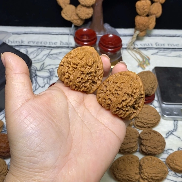 朴***一吊坠文玩核桃三角