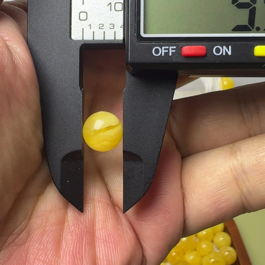 琥珀未镶嵌裸石微瑕单珠020