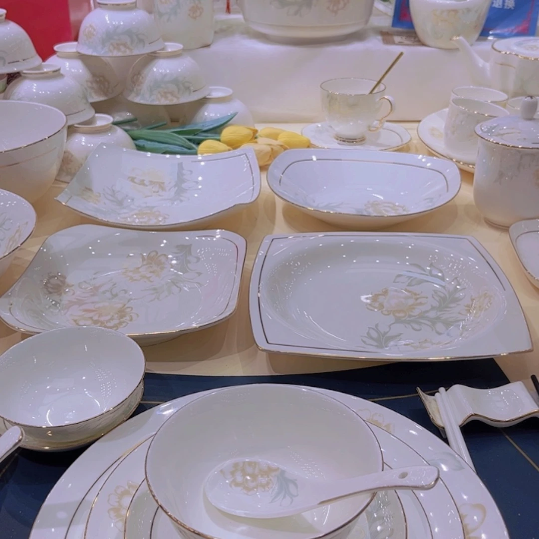 45%以上骨粉骨瓷描金清雅米饭碗单拍