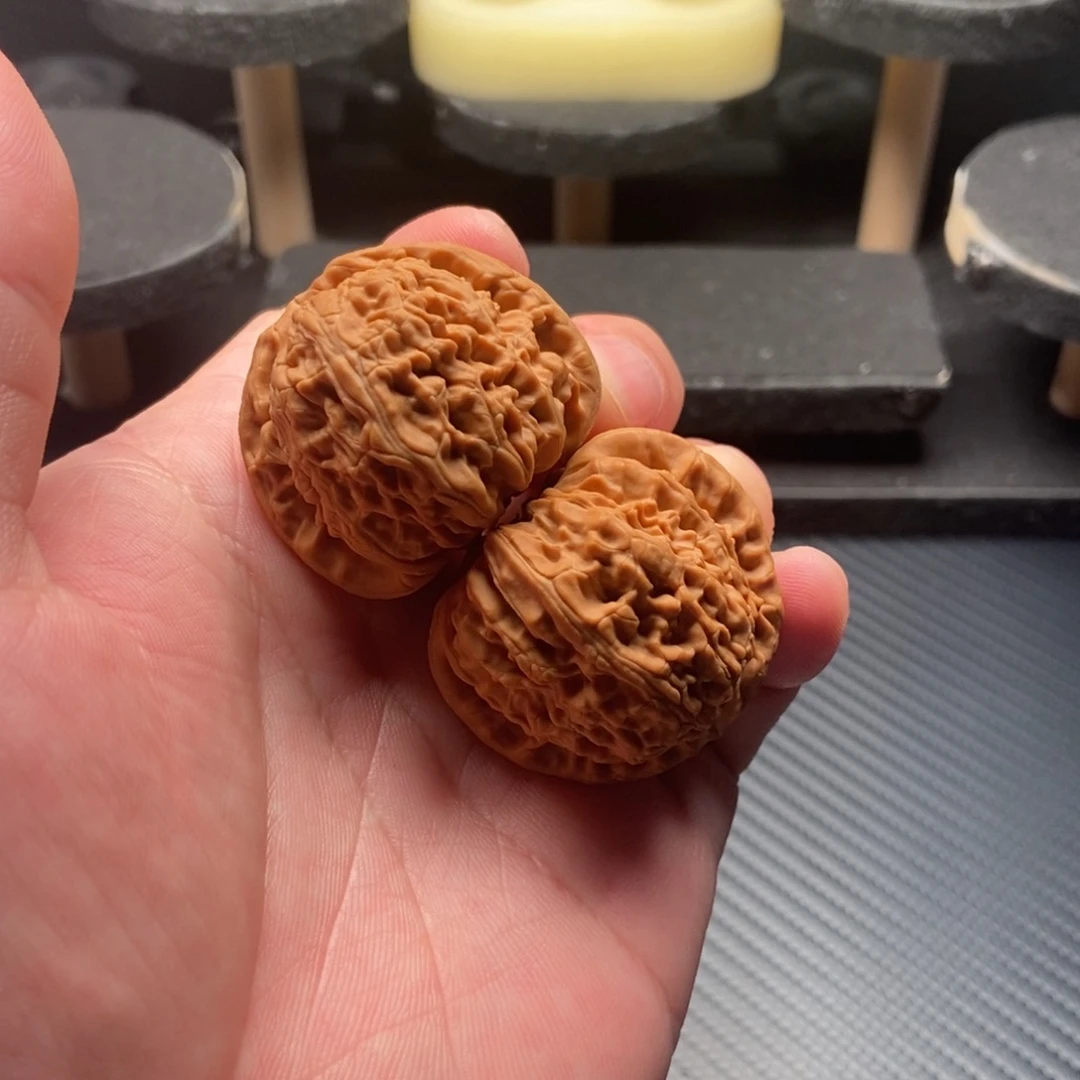 文玩核桃把件40山地球白