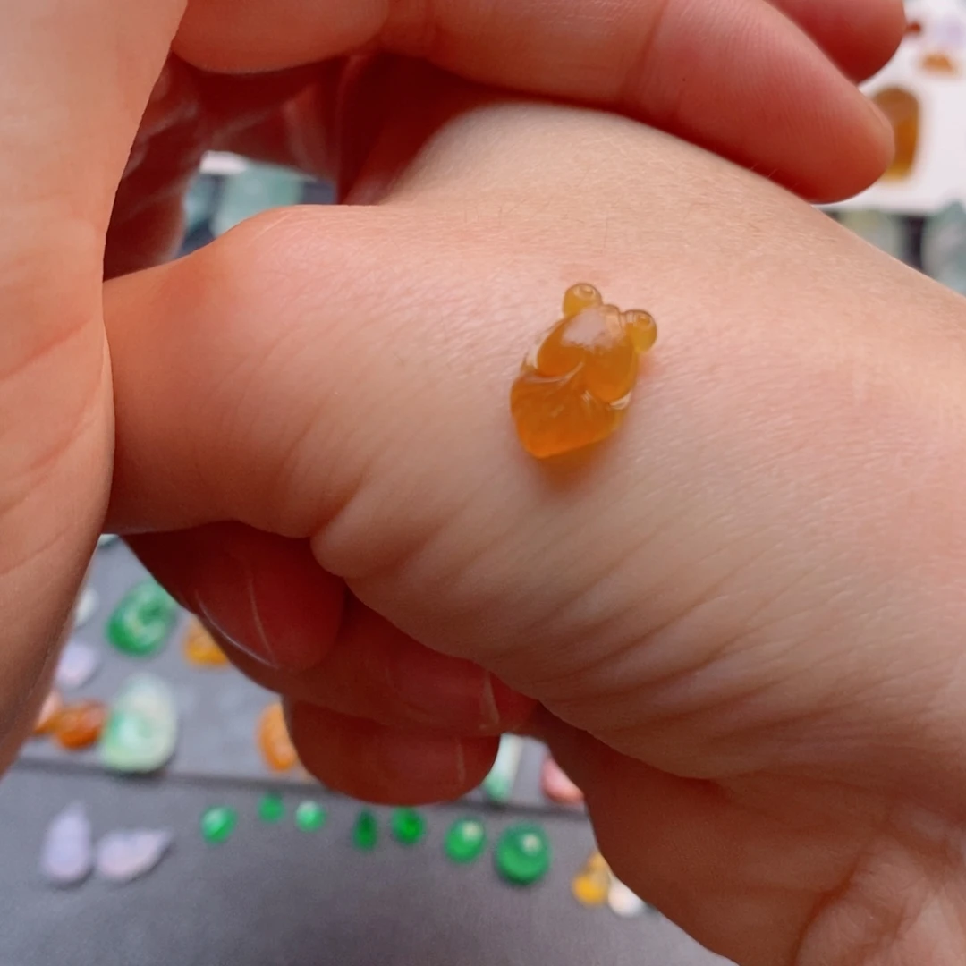 定制翡翠未镶嵌鱼