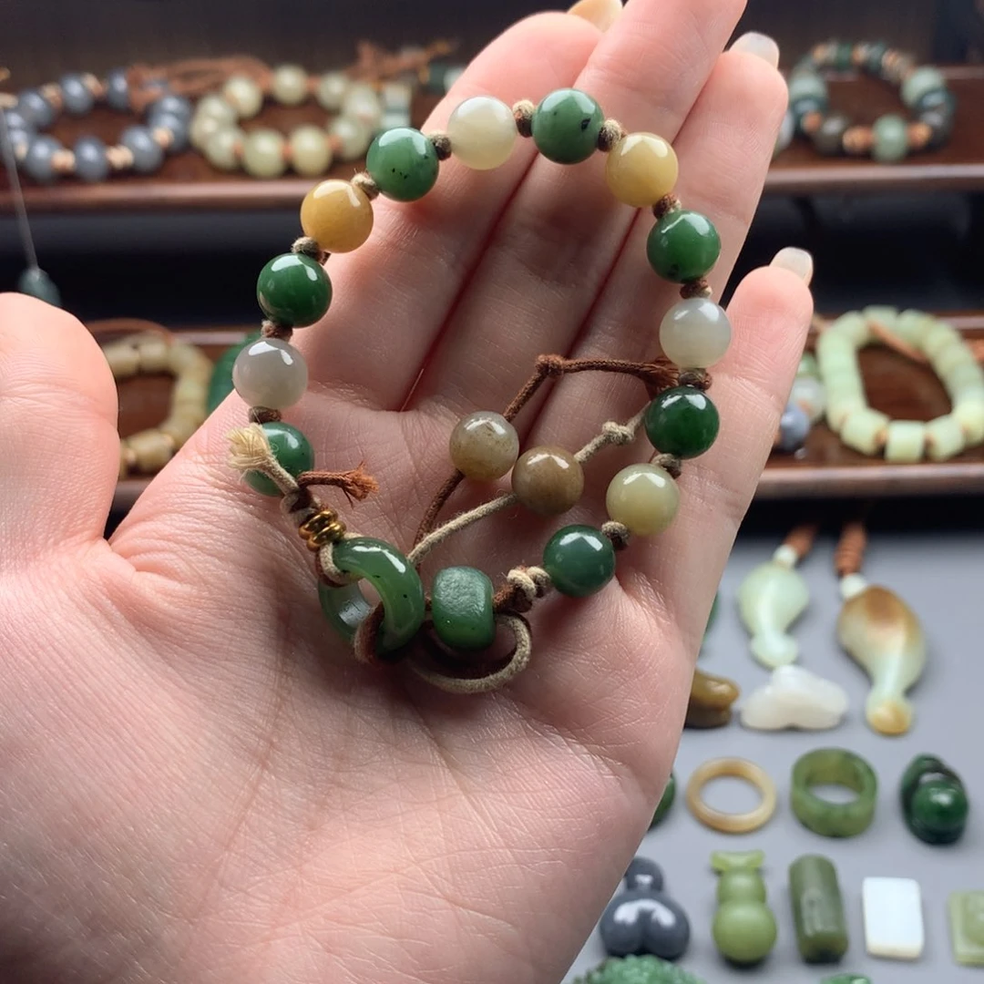 颈饰未镶嵌和田玉（糖玉）