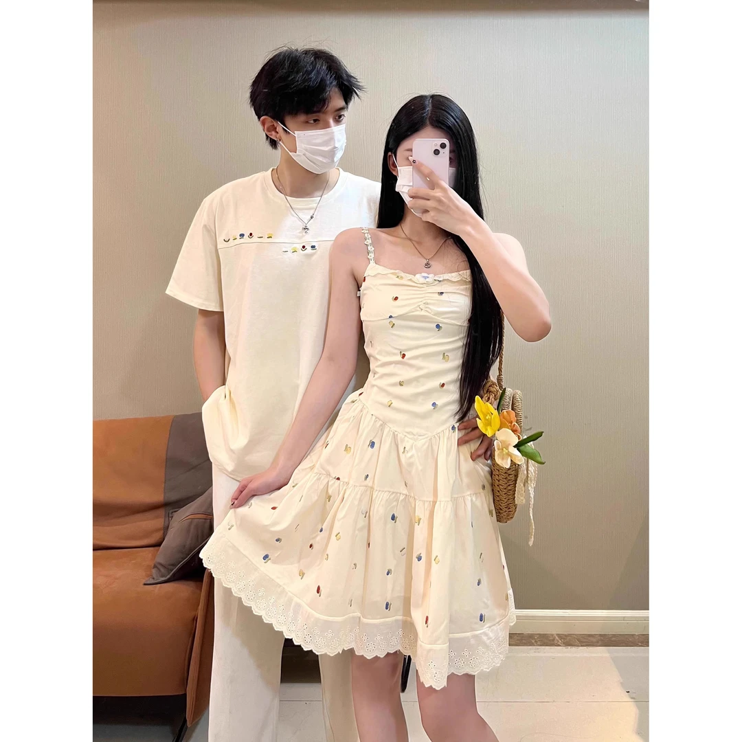 夏季情侣装2025新款温柔风碎花吊带连衣裙女甜美收腰短裙子男上衣