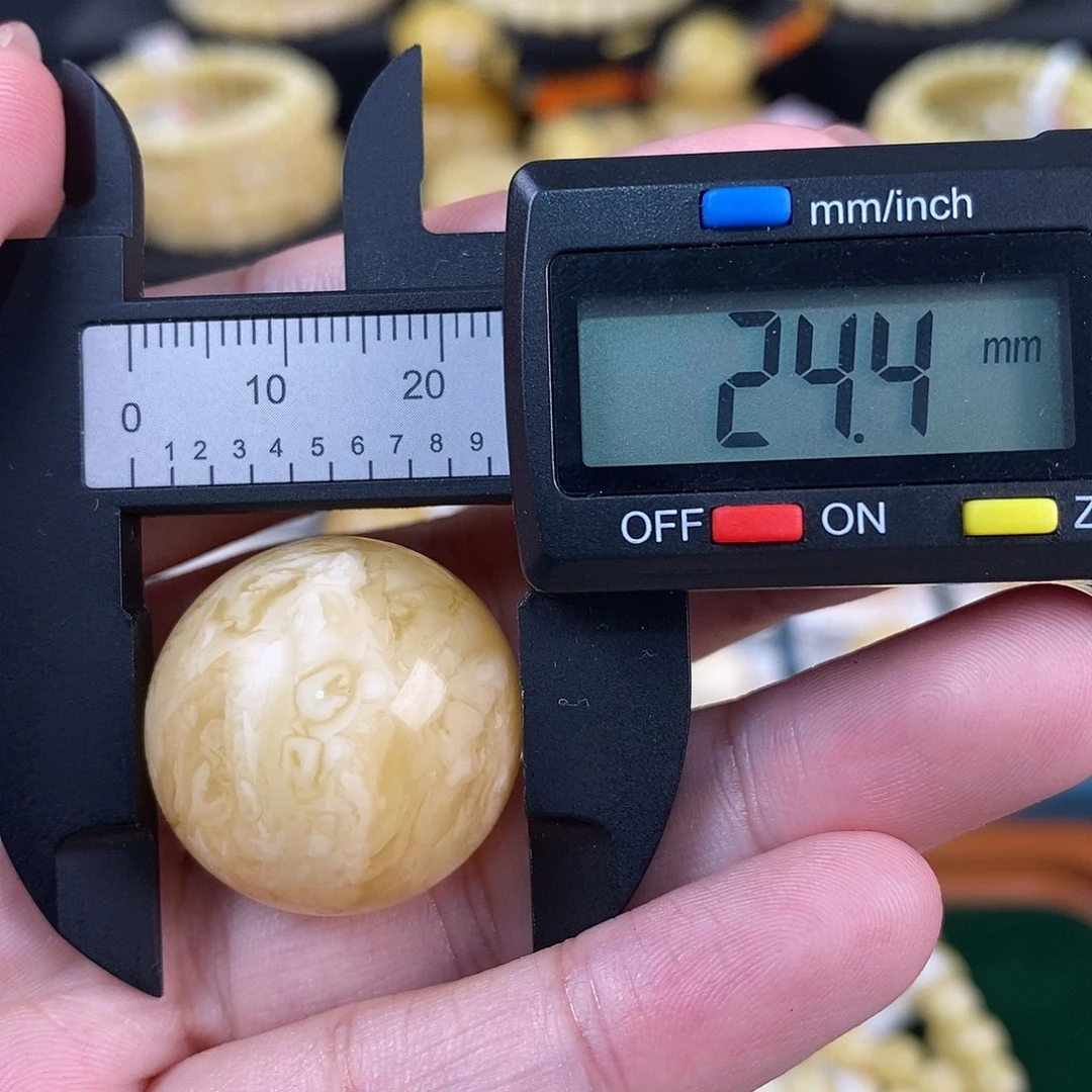 蜜蜡未镶嵌珠宝奇石