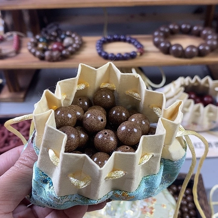 泥塑瑕疵珠雪中春信1.2香包50克