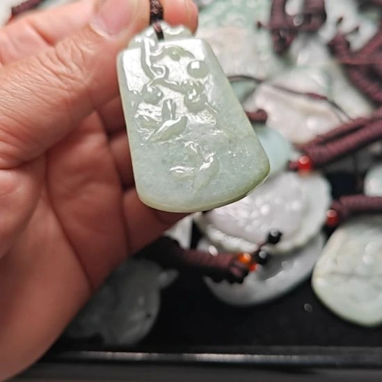 翡翠未镶嵌颈饰天然翡翠吊坠