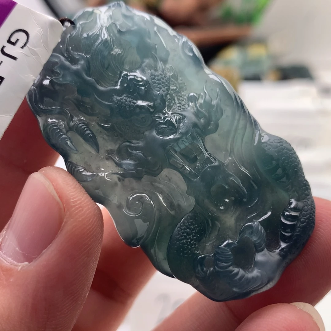 颈饰未镶嵌翡翠龙牌