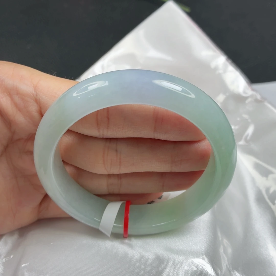 翡翠手镯未镶嵌高糯化春带彩