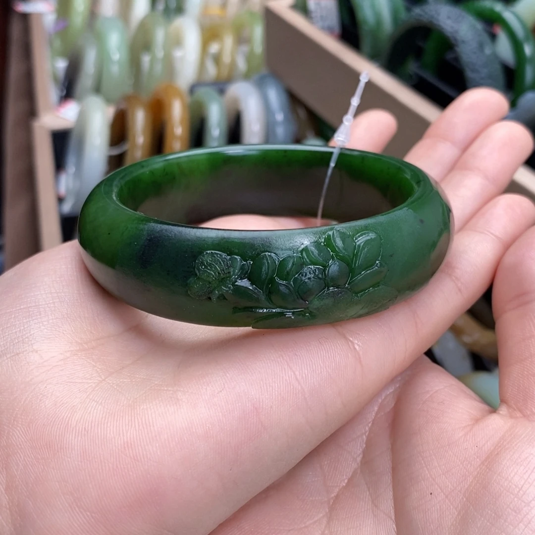 向***花和田玉未镶嵌手镯手镯定制