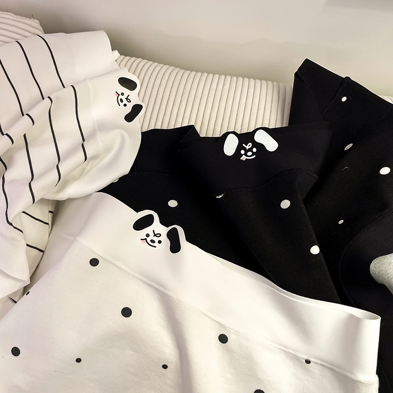 可爱小狗印花纯棉少女生中腰内裤包臀亲肤透气女士三角裤黑白新款