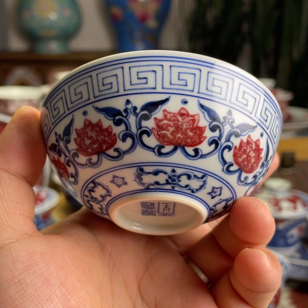 釉里红缠枝莲普洱杯