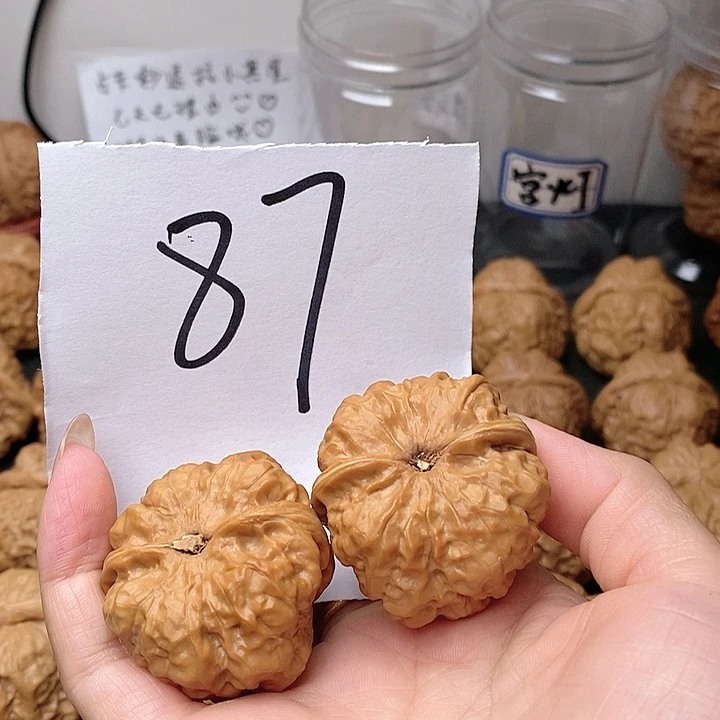 用***7文玩核桃吊坠我在看书