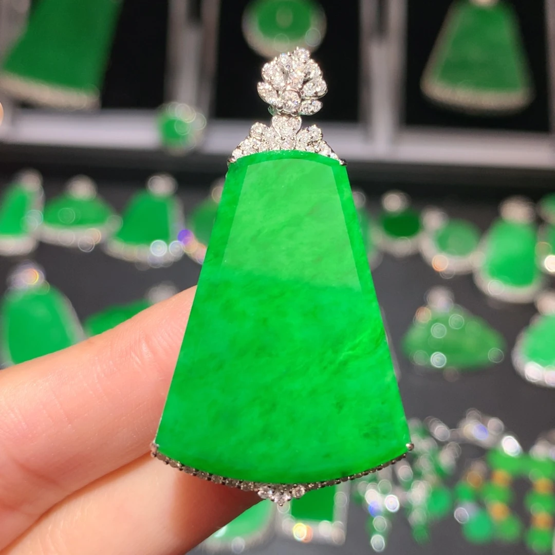 翡翠颈饰18K金镶嵌翡翠