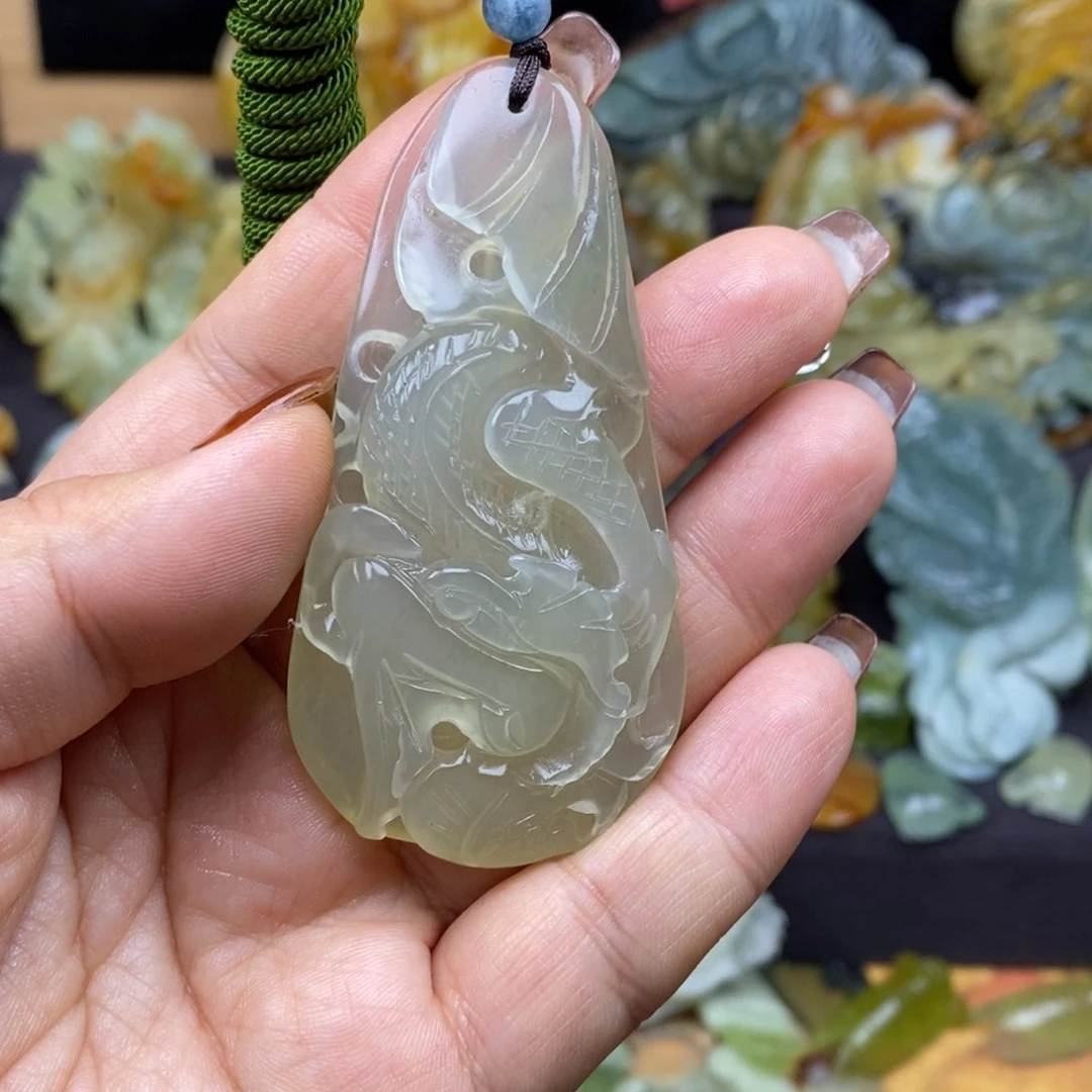 蛇纹石玉颈饰未镶嵌